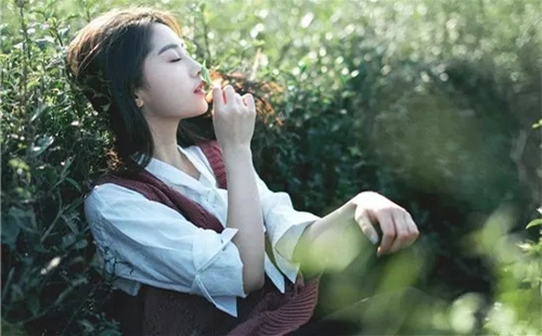 异地恋女人出轨的表现有哪些表现